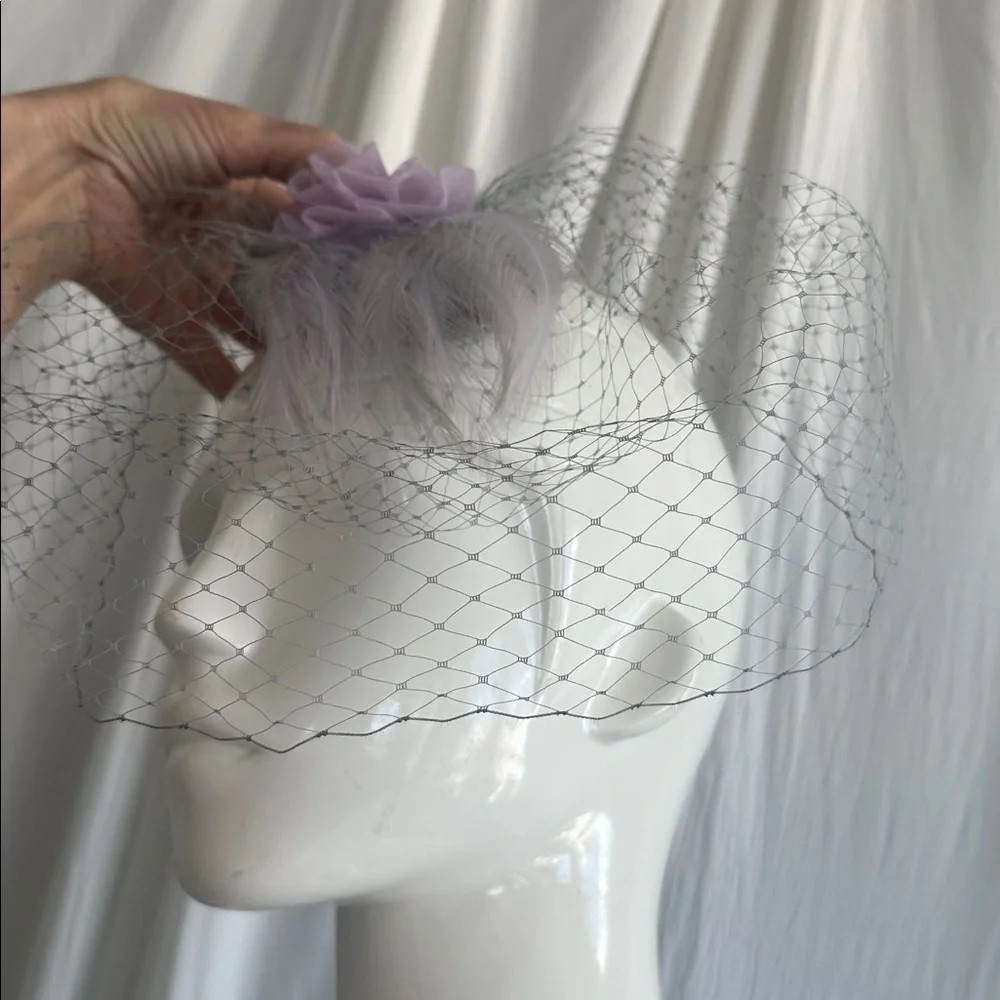 Fascinator Net Veil Flower Feathers embellished Lightest grey and Lilac Vintage - Picture 5 of 8